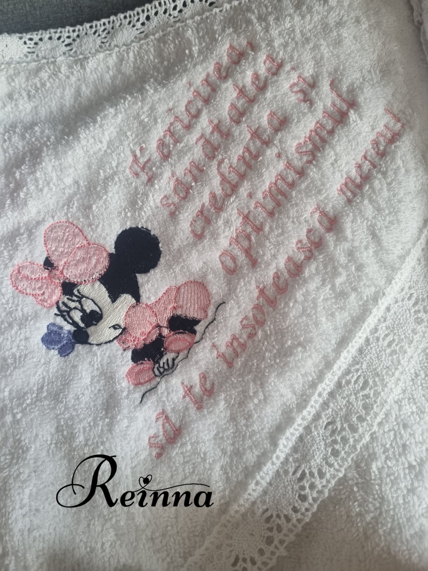 Trusou botez Minnie Roz