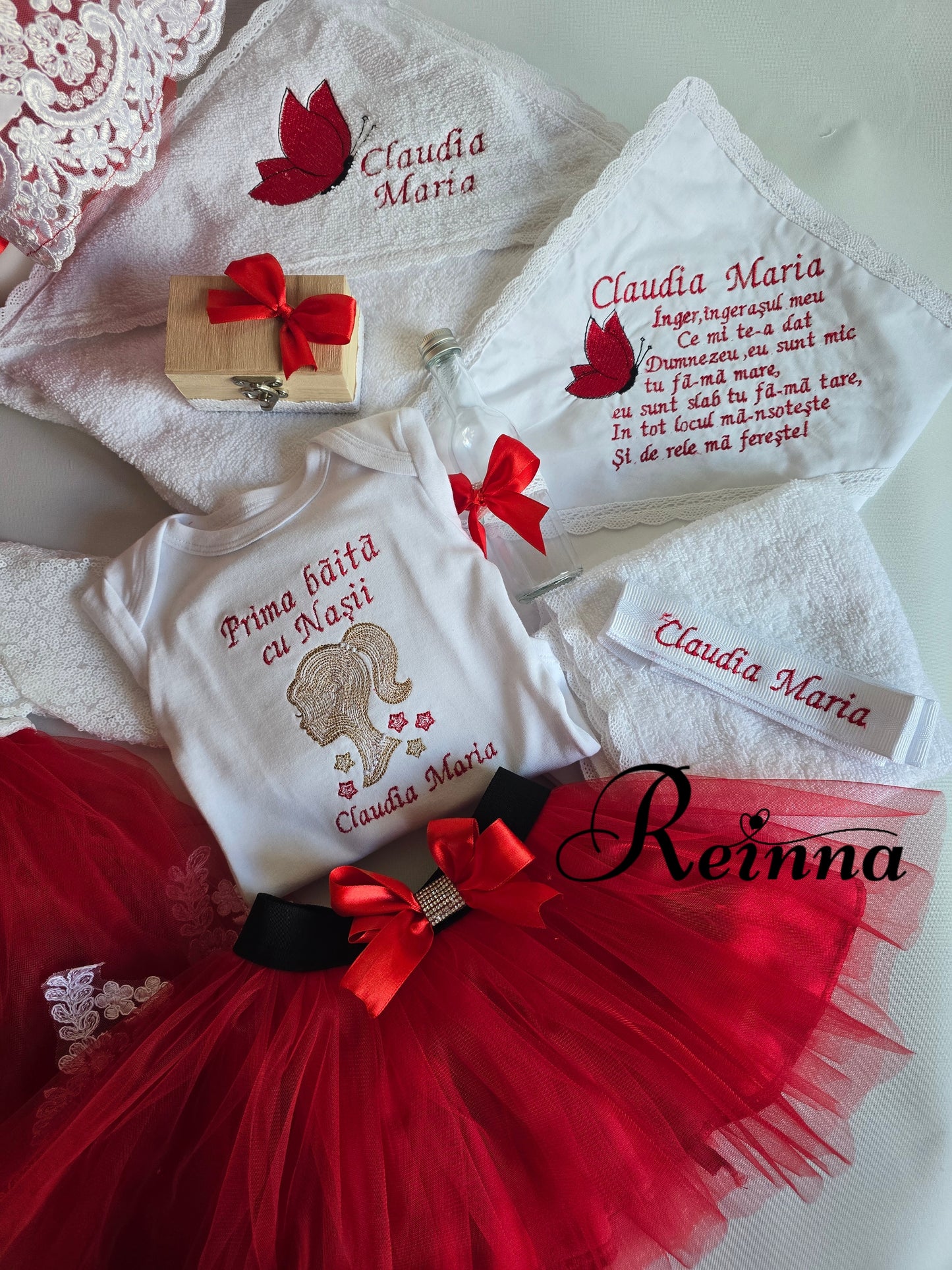 Trusou Botez Fetiță cu Rochiță și Accesorii Brodate