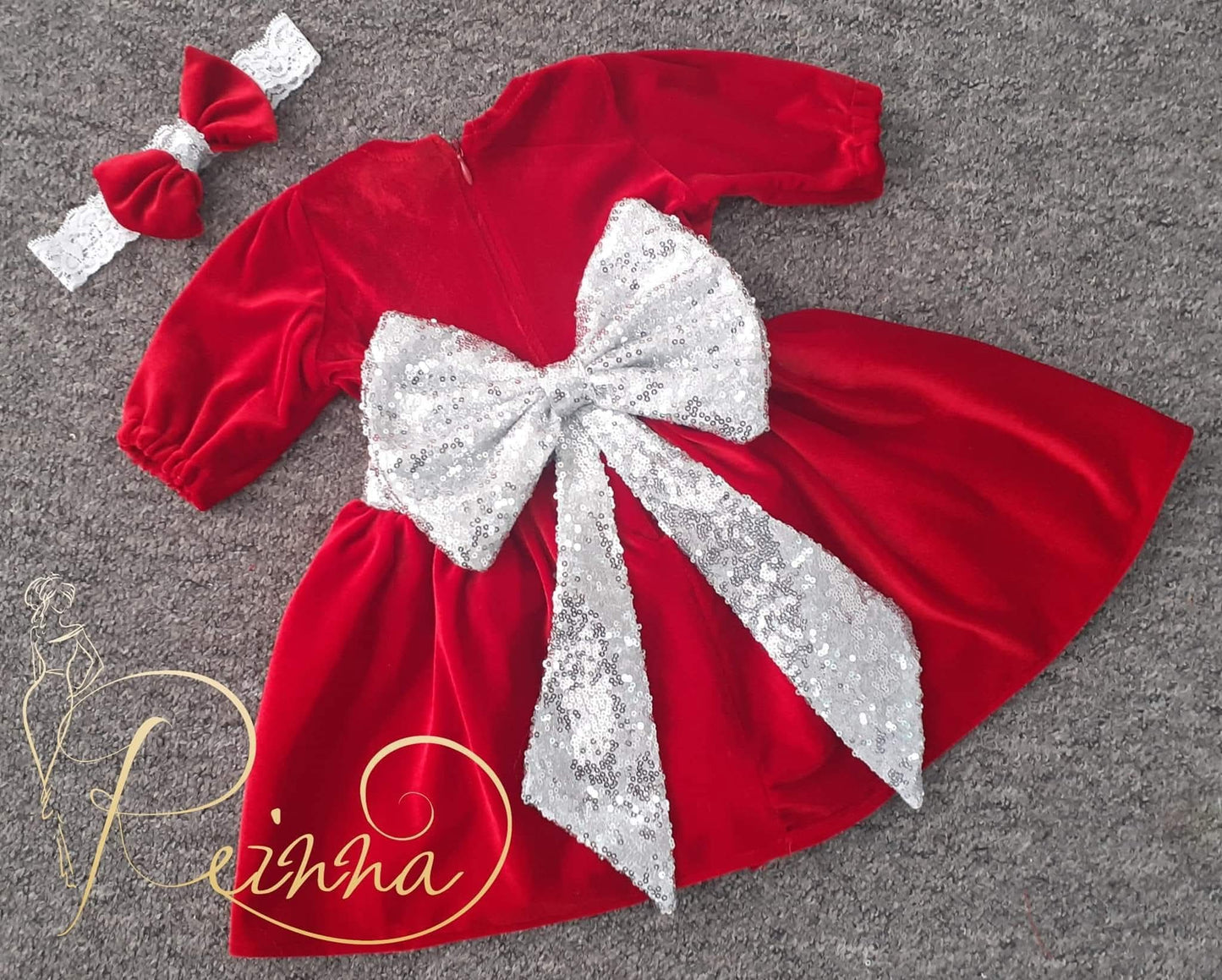 Rochie roșie de Crăciun din catifea cu fundă argintie detașabilă – fetițe 0-5 ani